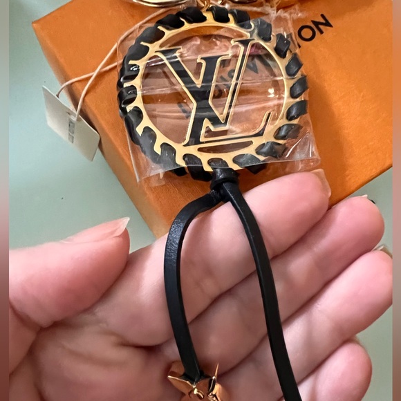 Luis Vuitton keychain - Picture 2 of 3